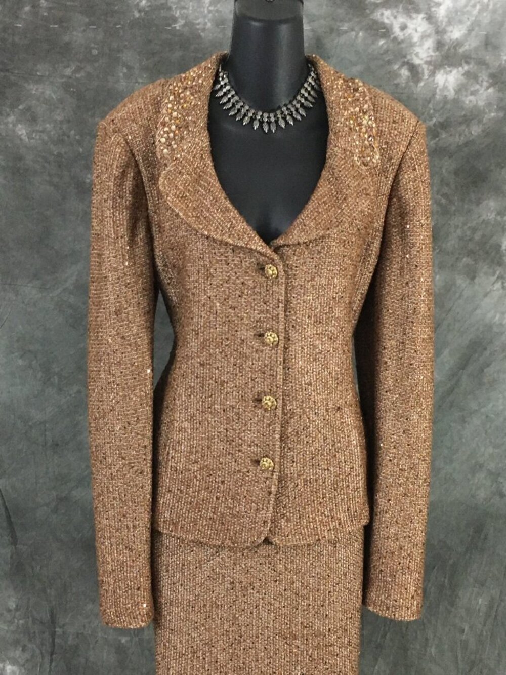 BEAUTIFUL St John evening knit brown tan multi embellished skirt suit size 12 - Picture 4 of 10